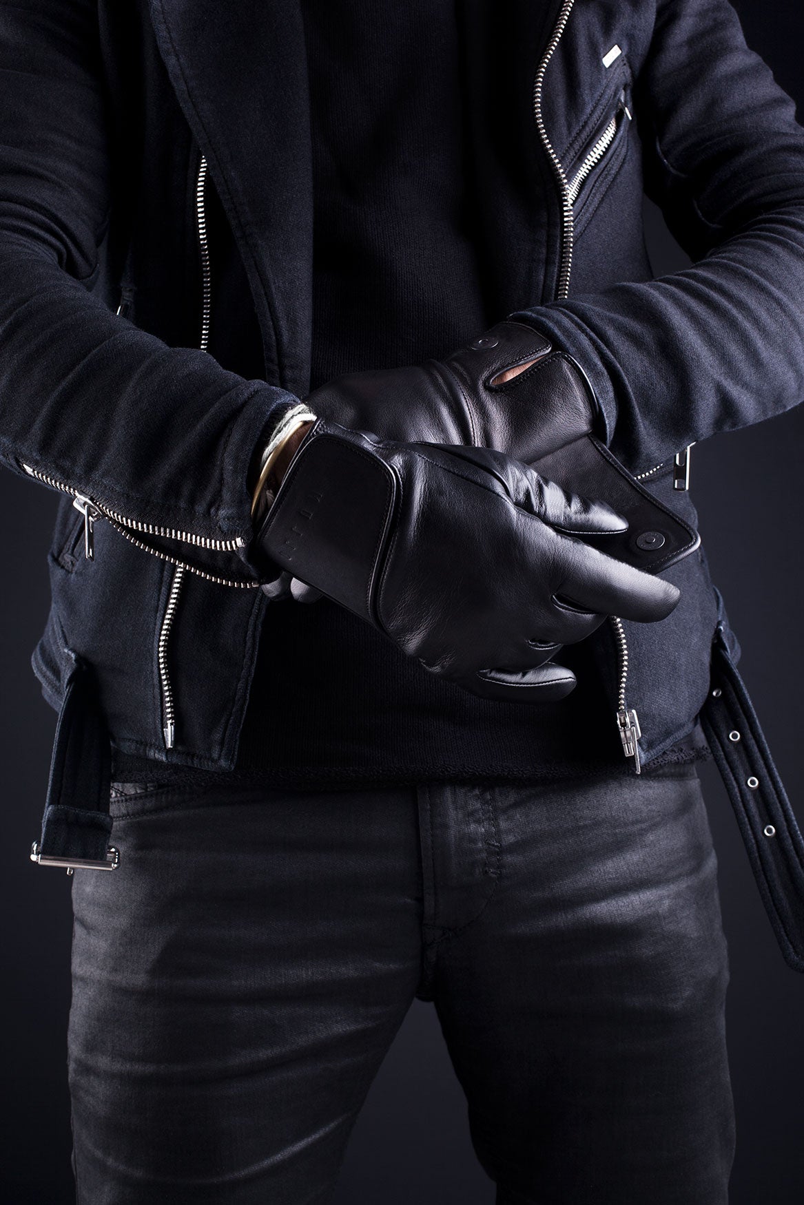 Leather Touchscreen Gloves Lifestyle 007