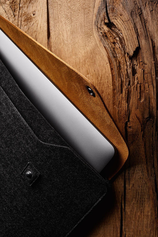 Sleeve for 1322 Macbook Pro Tan 005