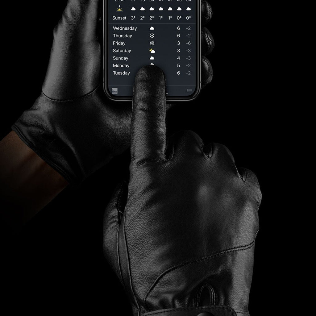 Mujjo Leather Touchscreen Glove, Black, holding phone