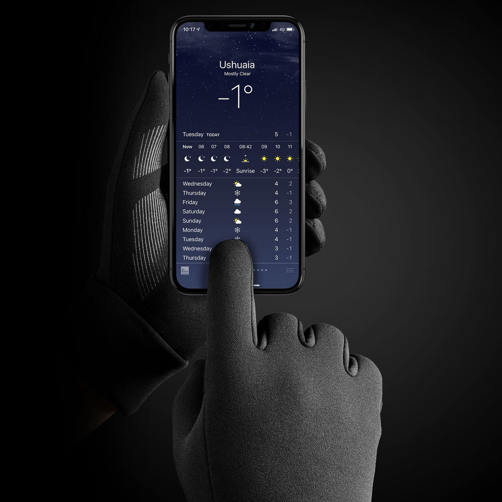 Mujjo Insulated Touchscreen Glove, Black, holding phone